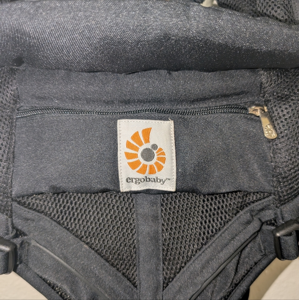 Ergobaby Black Baby
